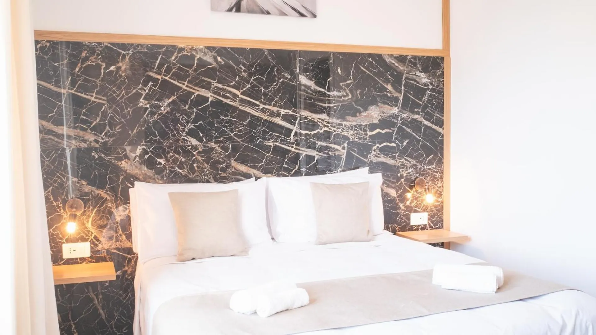 New Elegance Suites Guesthouse Oristano 0*,  Italia
