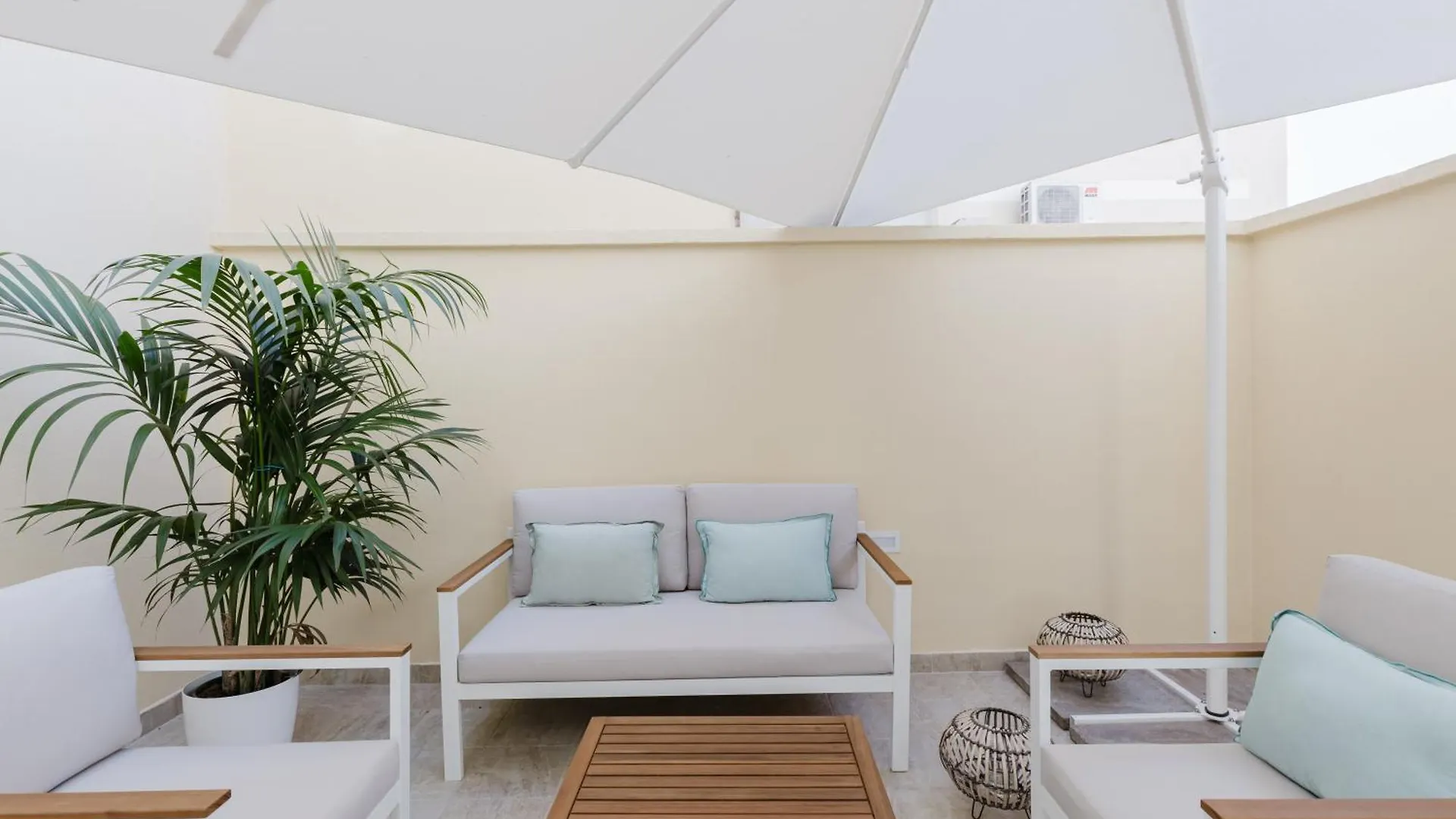 New Elegance Suites Guesthouse Oristano 0*,
