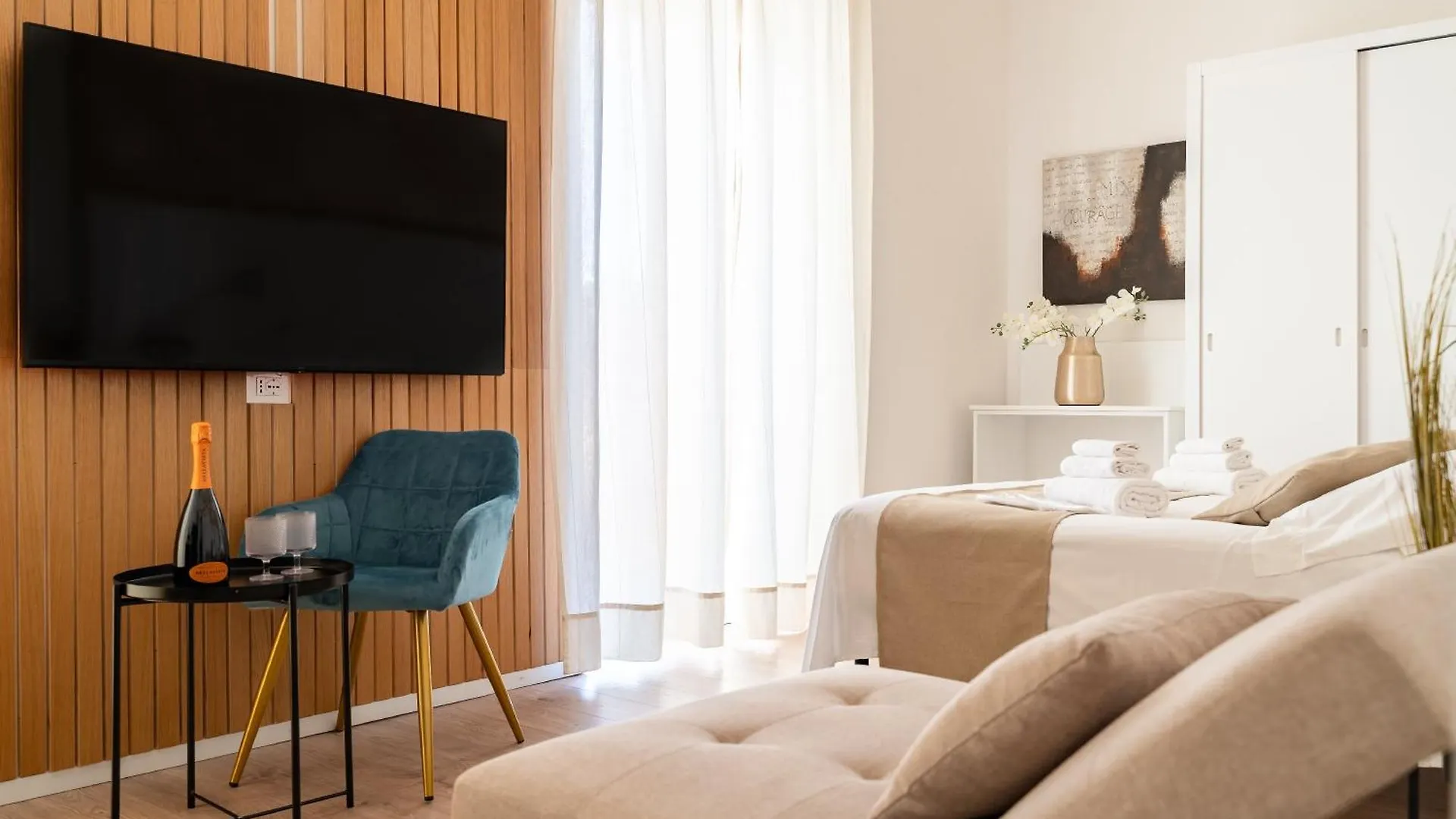 New Elegance Suites Guesthouse Oristano 0*,  Italia